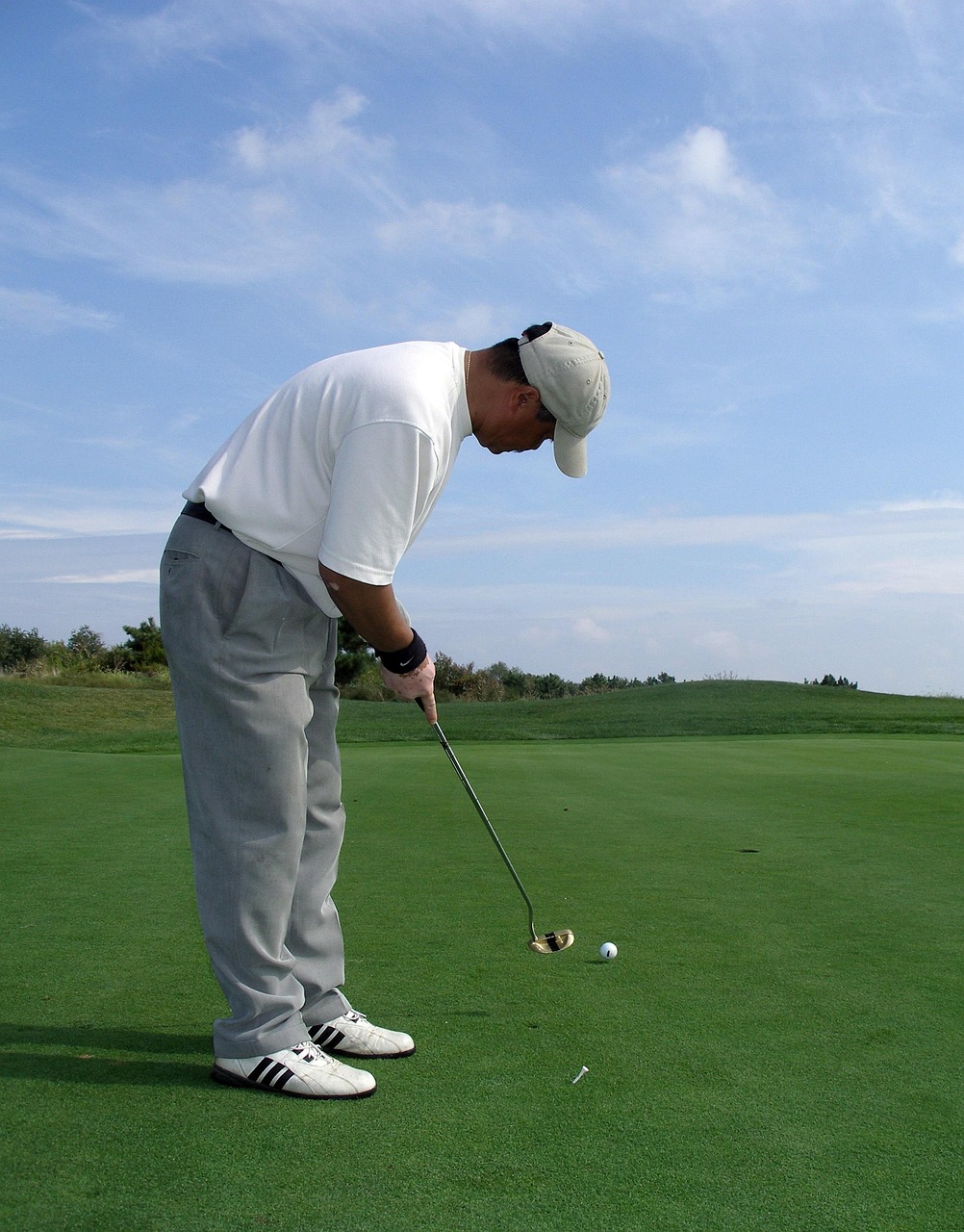 ゴルコンに参加する男性の服装はどのように選べばいい？