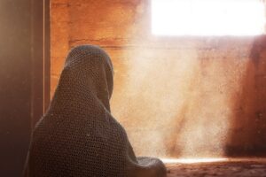 ゴルフ打ちっぱなしで1人の女性が恥ずかしさを回避する方法は？